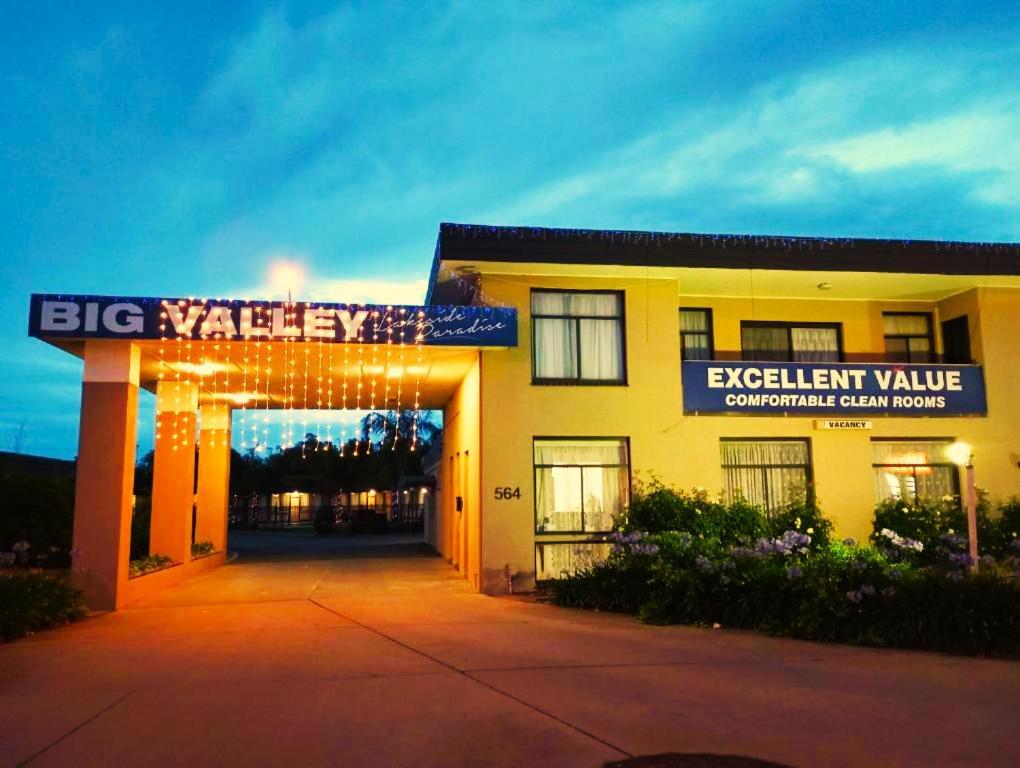 Big Valley Lakeside Paradise Motor Inn Shepparton Bagian luar foto