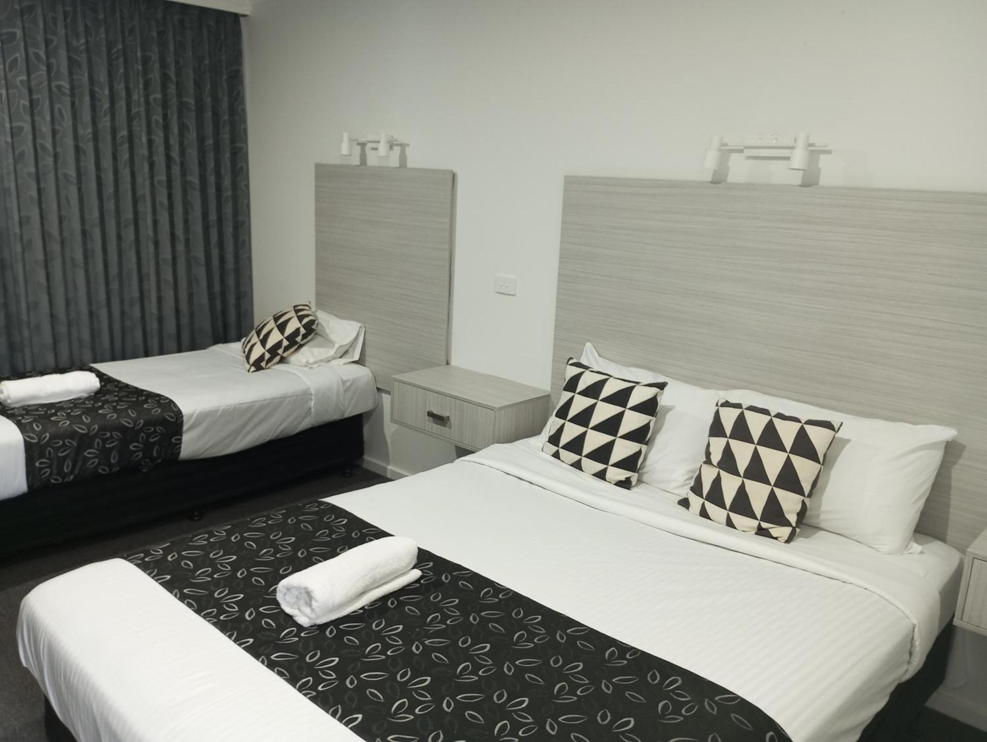 Big Valley Lakeside Paradise Motor Inn Shepparton Bagian luar foto