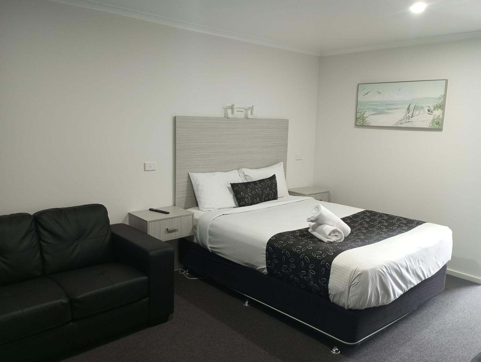 Big Valley Lakeside Paradise Motor Inn Shepparton Bagian luar foto