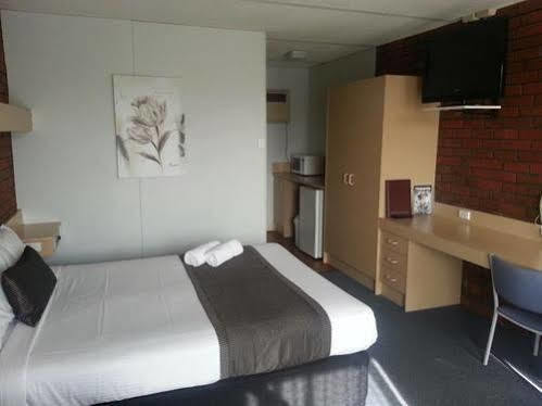 Big Valley Lakeside Paradise Motor Inn Shepparton Bagian luar foto